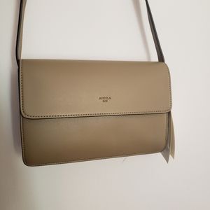 BNWT Angela Roi Hamilton Crodsbody Signet Mud Beige